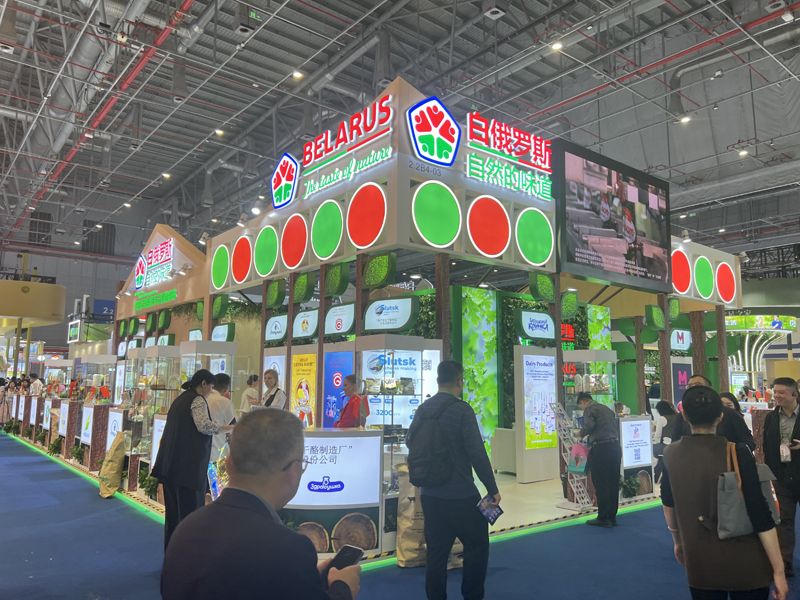 阿联酋一站式广告传媒展创意展台设计