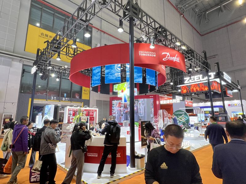 天津全球物联网展科技感展台设计区